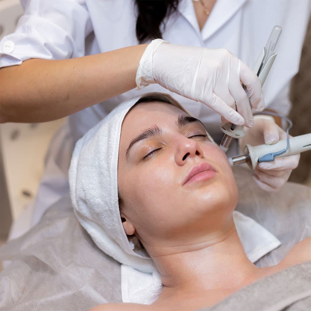Patient receiving a HydraFacial treatment